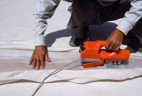 土工膜連接的三種方法（垂直連接、自身粘接、防洪墻連接）