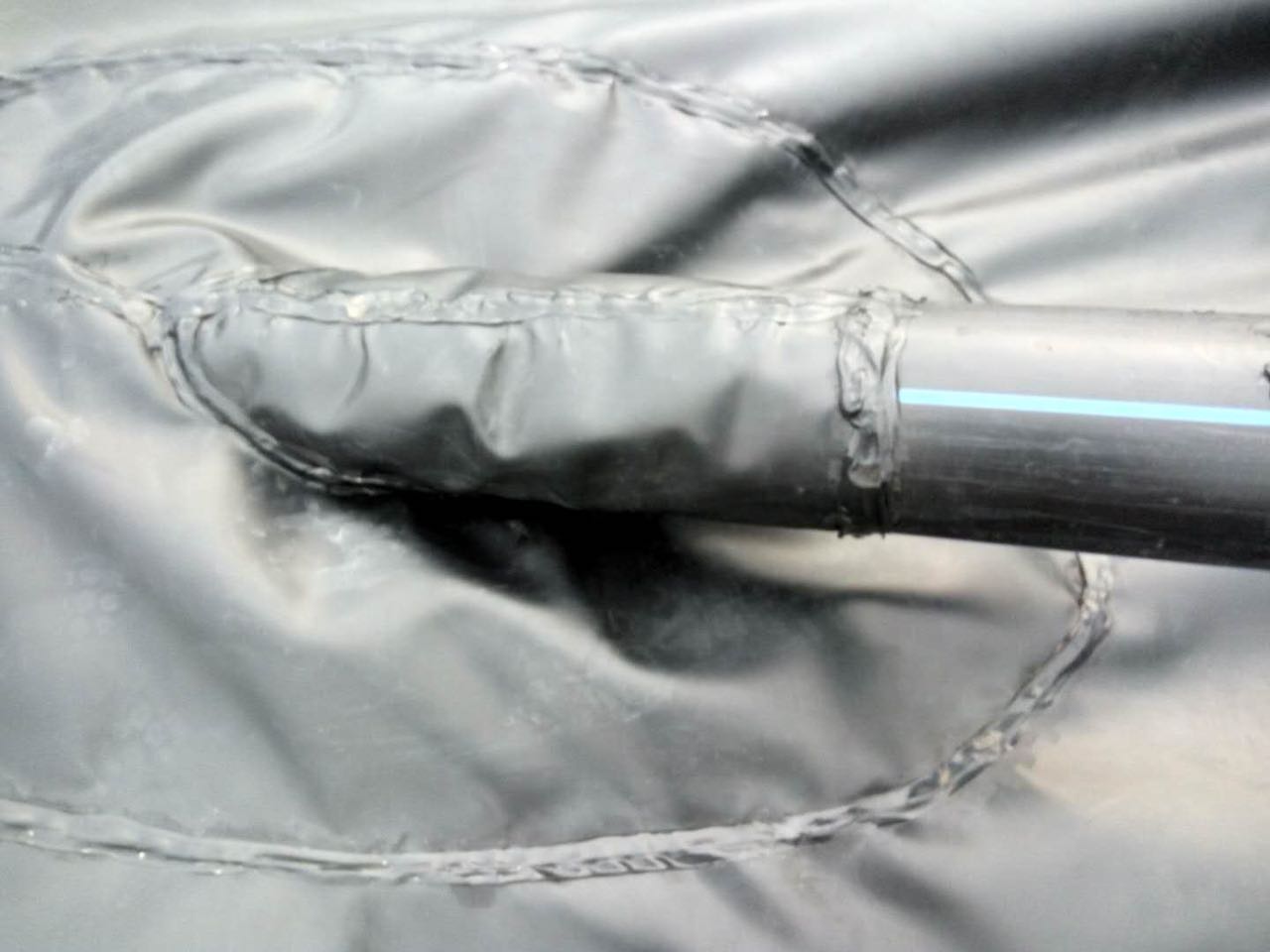 水庫鋪設(shè)土工膜排氣設(shè)施怎么施工？