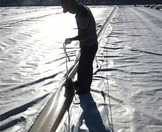 防滲膜的施工特點(diǎn)相應(yīng)的監(jiān)督檢查重點(diǎn)在哪？