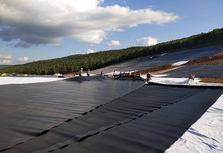 什么情況下土工膜的接縫長(zhǎng)度應(yīng)該盡量減短？