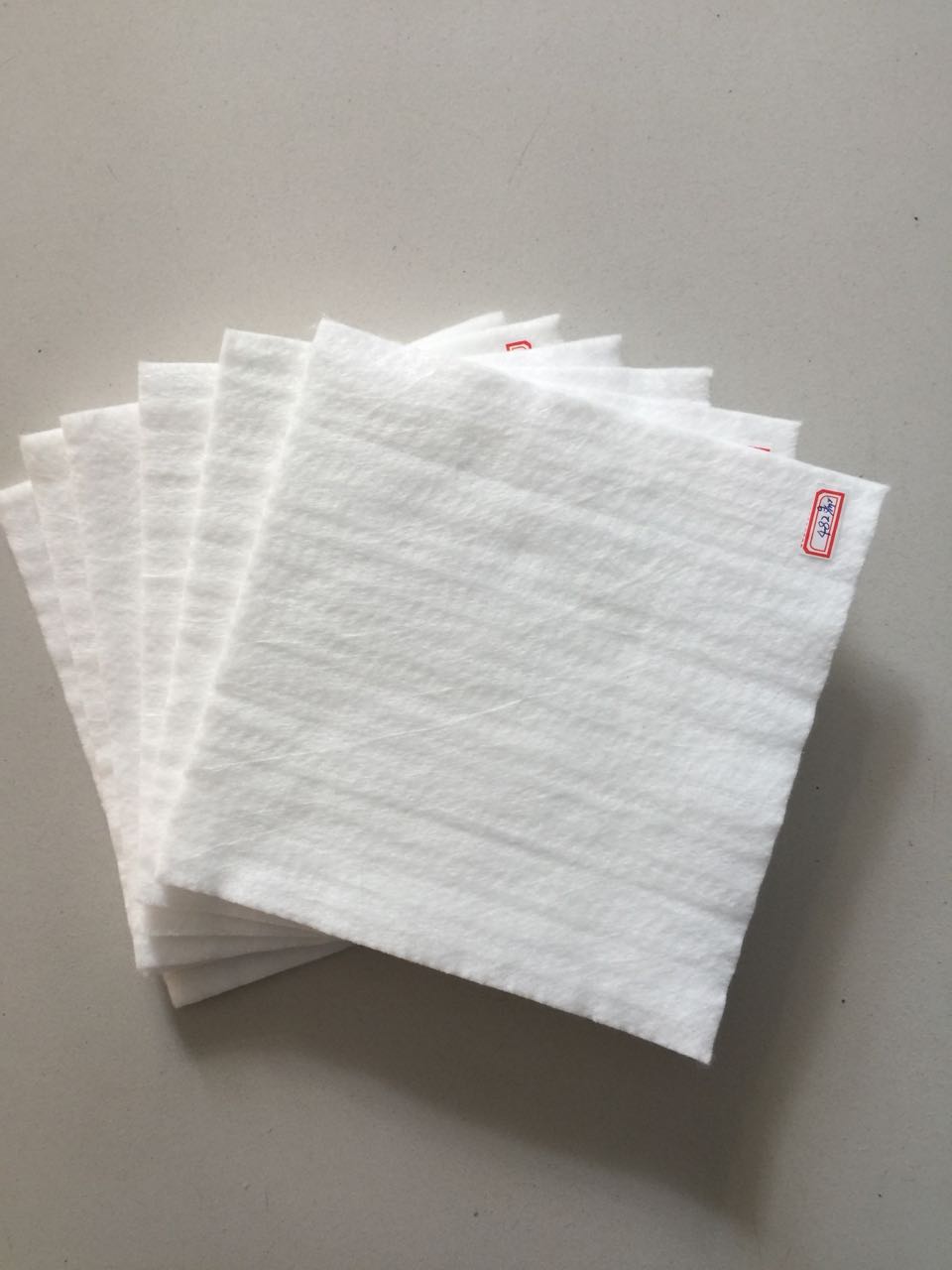 大壩設(shè)計(jì)如何選擇合適的土工布？