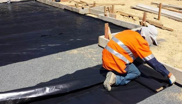 如何用復(fù)合土工膜替代傳統(tǒng)粘土心墻？